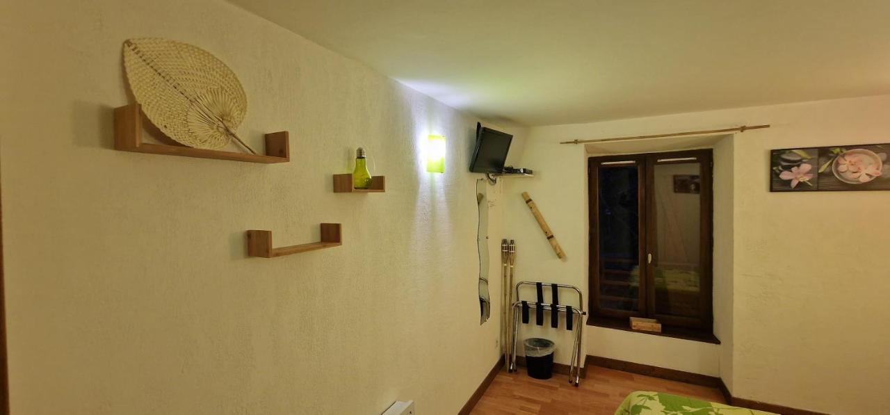 Chambres D'Hotes Les Lits Des Fees Saint-Floret Exteriör bild
