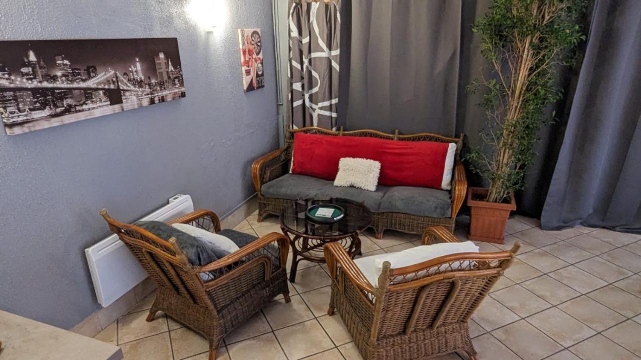 Chambres D'Hotes Les Lits Des Fees Saint-Floret Exteriör bild