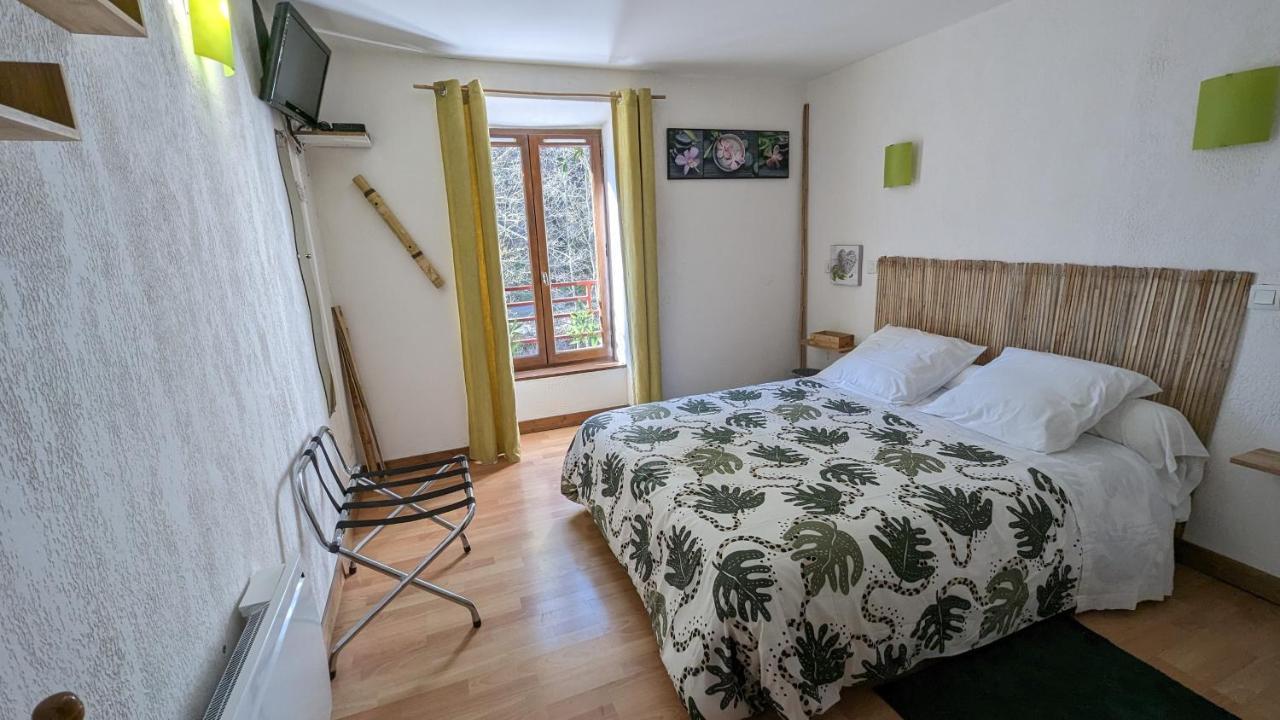 Chambres D'Hotes Les Lits Des Fees Saint-Floret Exteriör bild