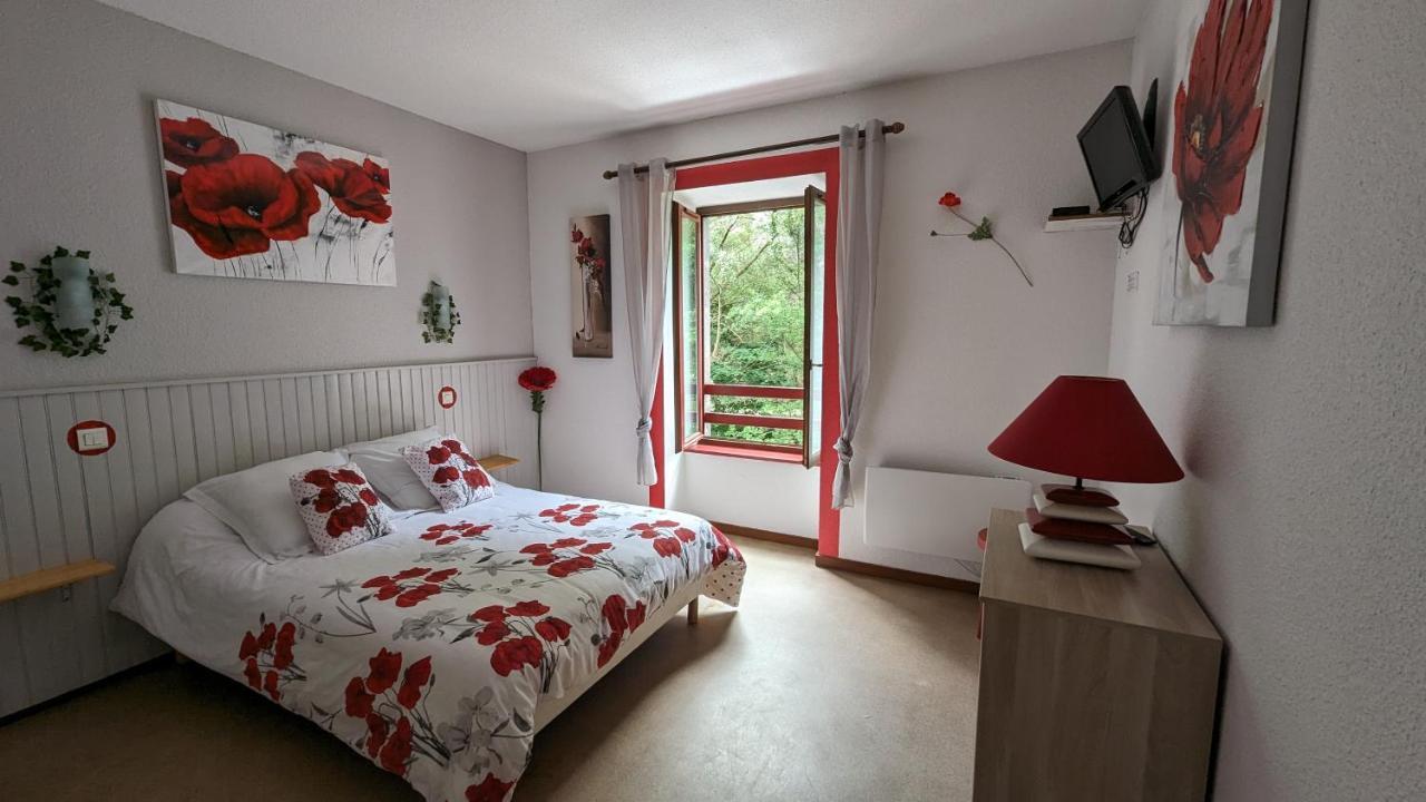 Chambres D'Hotes Les Lits Des Fees Saint-Floret Exteriör bild